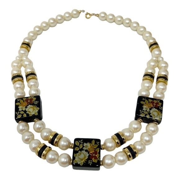 VINTAGE FAUX PEARLS WITH THEEE BLACK FLORAL TILES NECKLACE - Picture 3 of 4